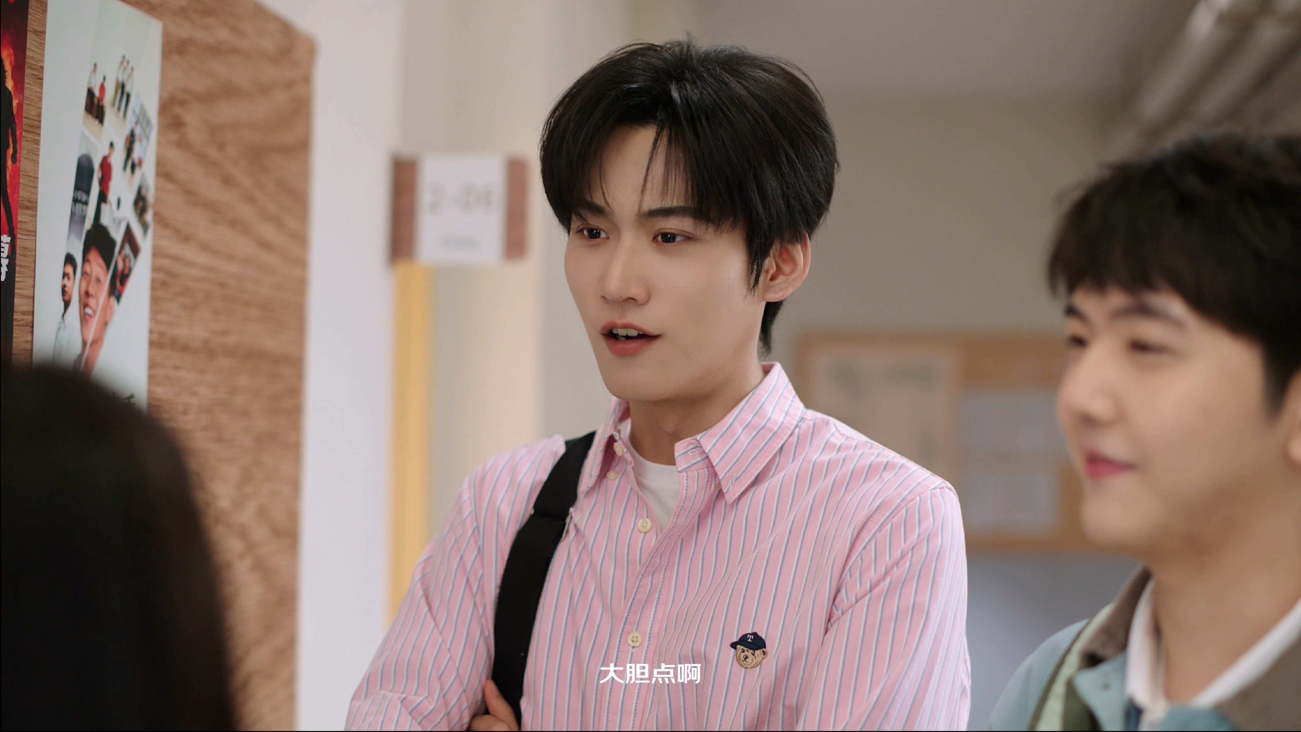 周柯宇霸总男大秒切换 周柯宇全新短片惊喜上线，一人演绎多重身份超有看点！温柔模样