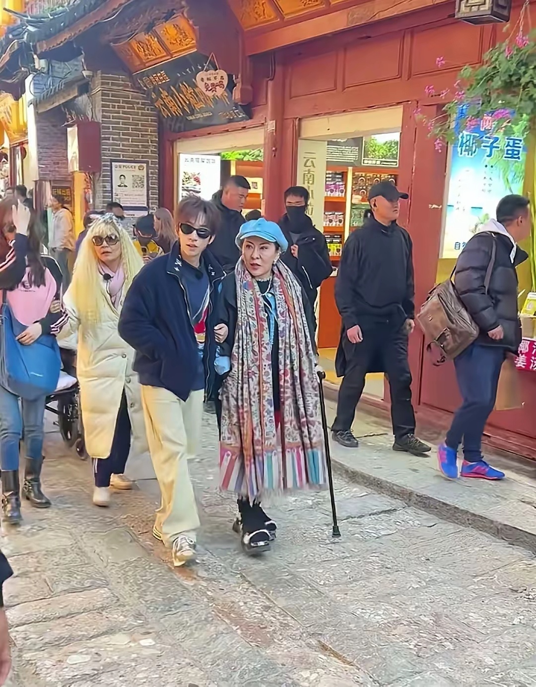 原来在街上看到穿得花里胡哨的是有钱人 