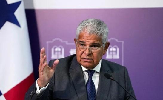 巴拿马前脚刚把人赶走，后脚就把港口交给了丹麦和地中海的公司来管。整个过程一气呵成