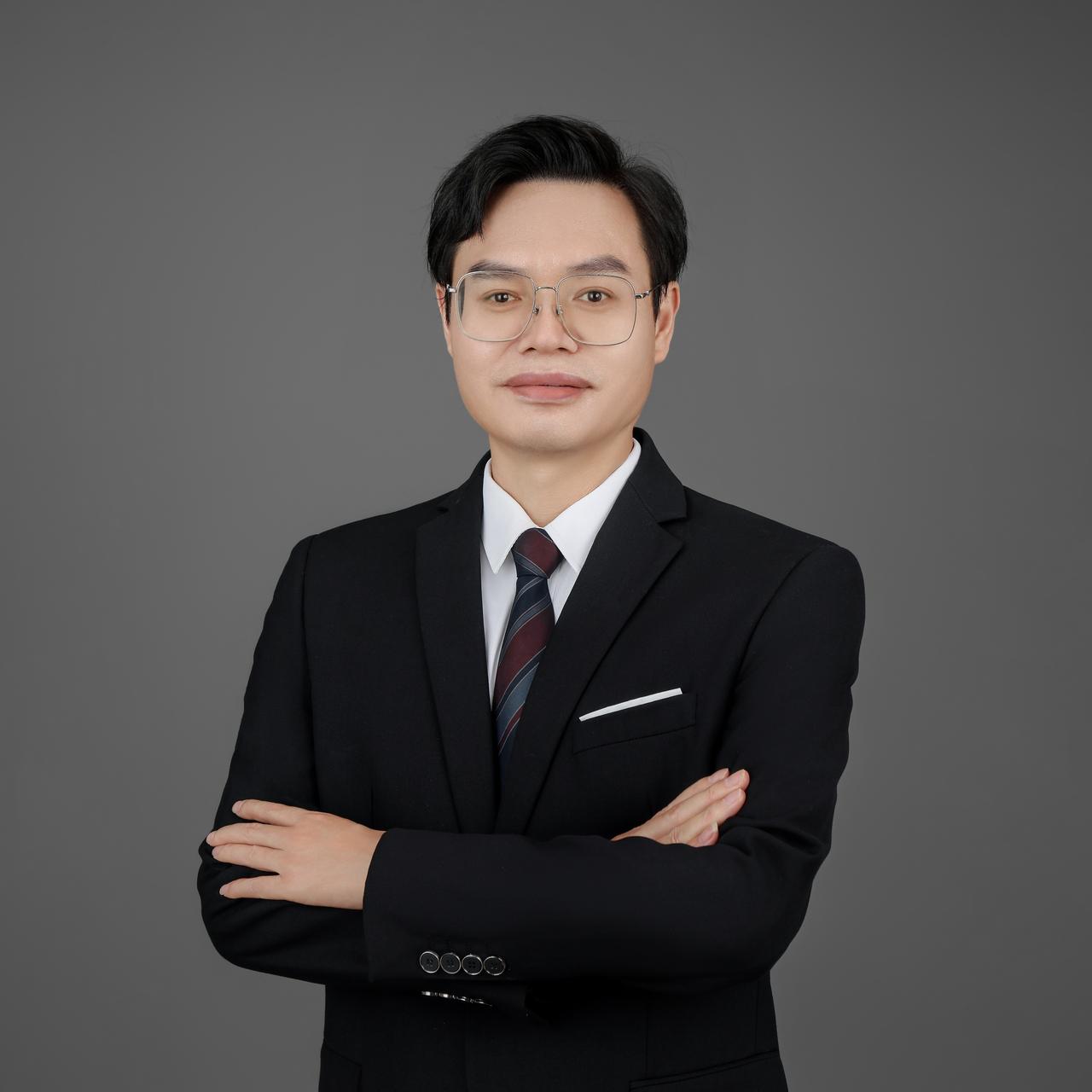 当你研究一家公司时，可以用这组问题驱动思考：
产业链地图：它处于产业链的什么位置