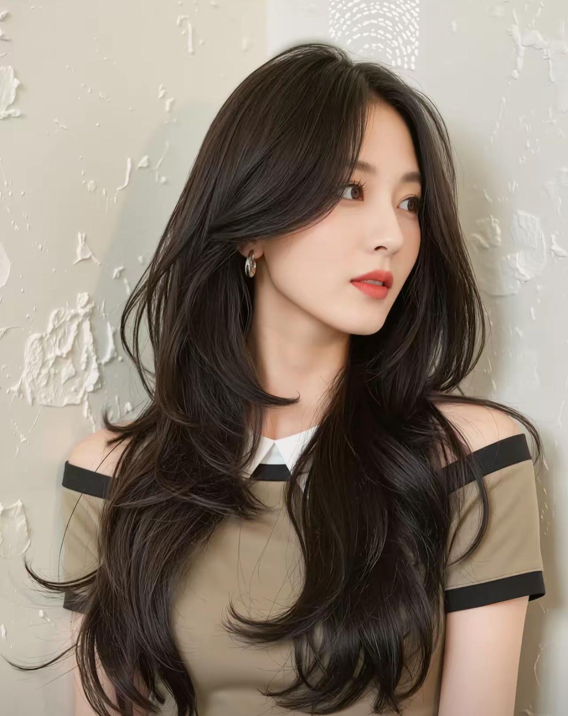 听我说
这千真万确
你才是全部世界的圆心
王阳明讲：
“心外无物，花开自心”
因