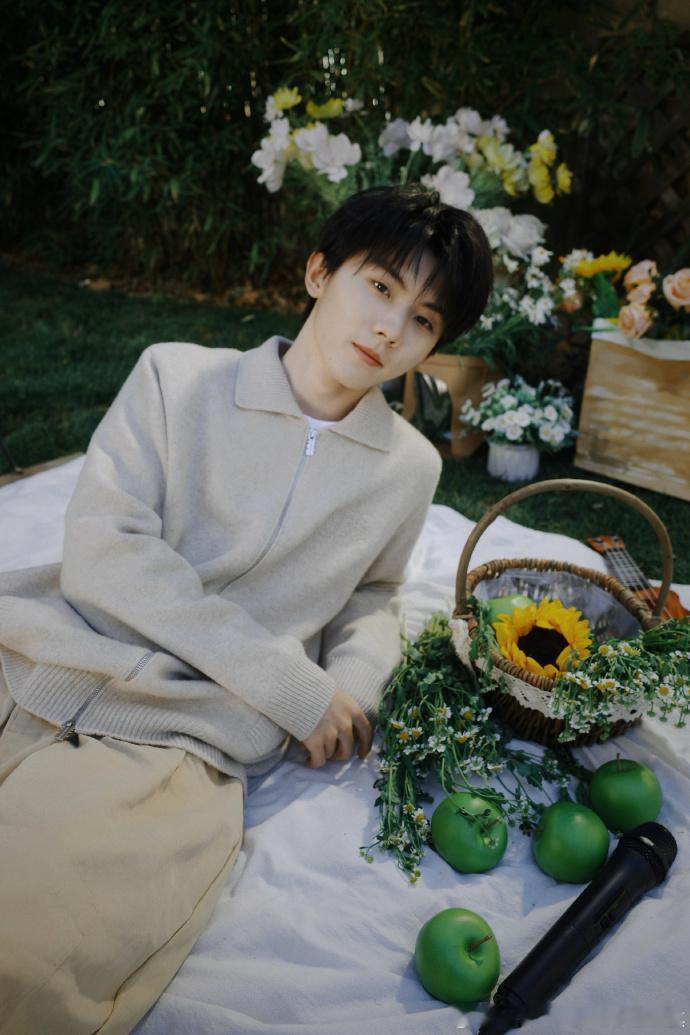 马嘉祺一千一万朵上线 盼了好久的音源终于来了，马嘉祺唱得细腻又有感情，每一句都很