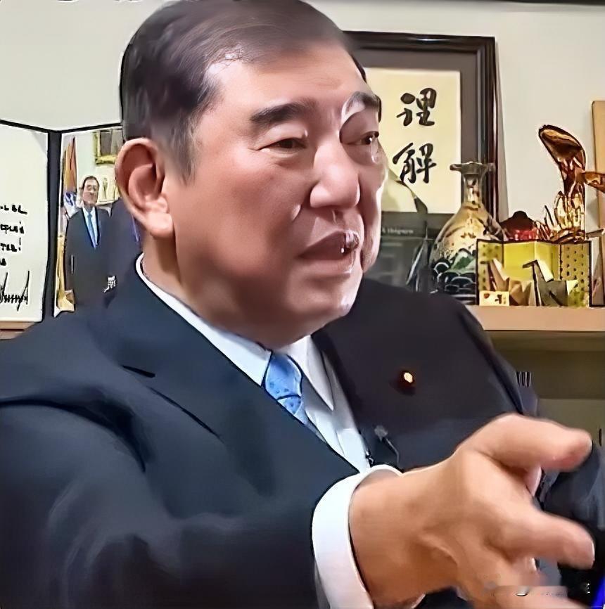 日本前首相石破茂表示，自卫队不是军队是欺骗，主张删除宪法第9条2项，即不保持战力