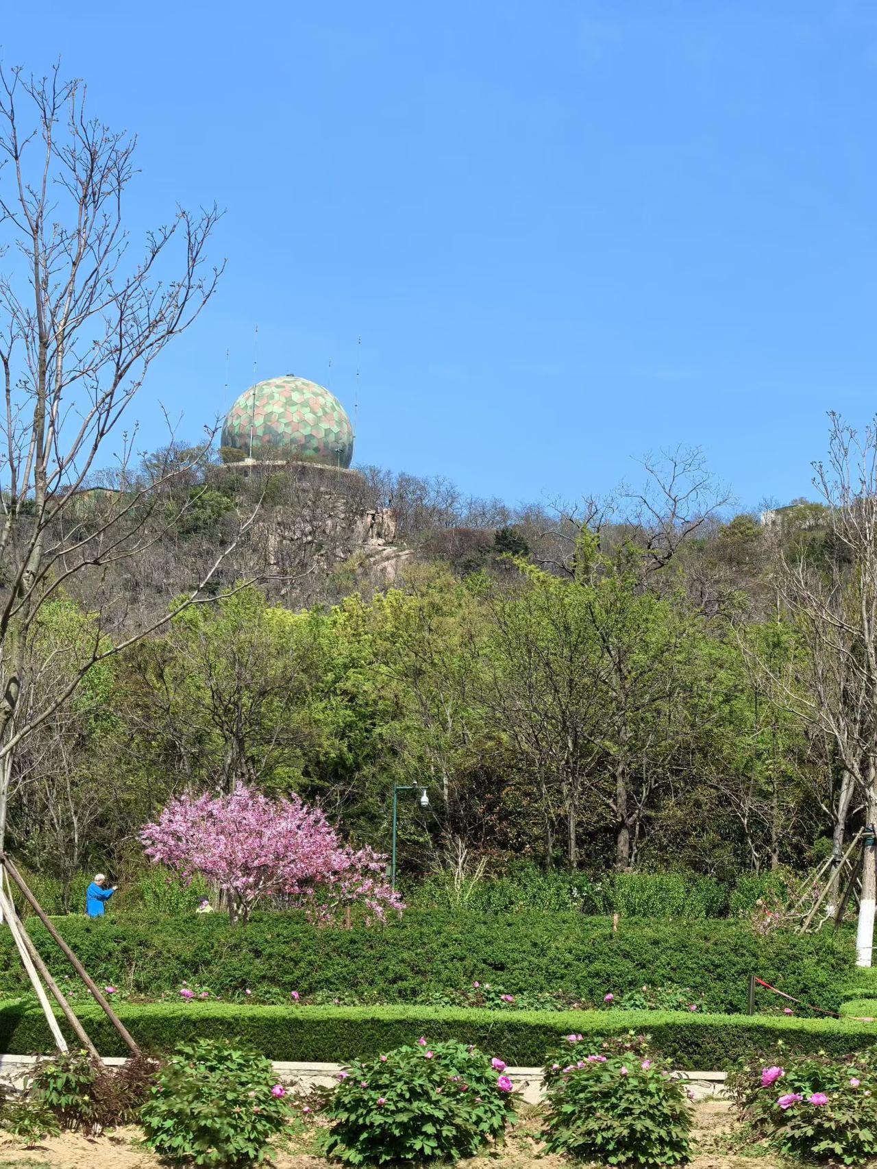 五一期间，我没有外出旅游，只是五月一日那天到崂山那边去逛了一圈，其它几天都是宅在