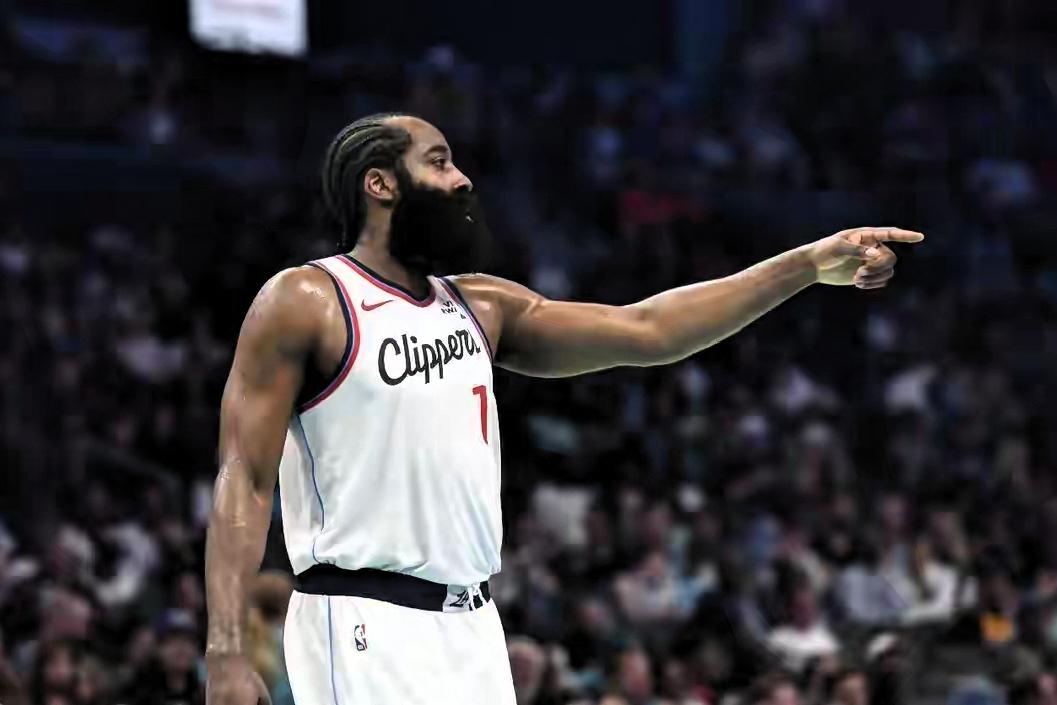 如何评价快船用哈登换来加兰这笔交易的核心是快船主动从“赢在当下”转向“押注未来”