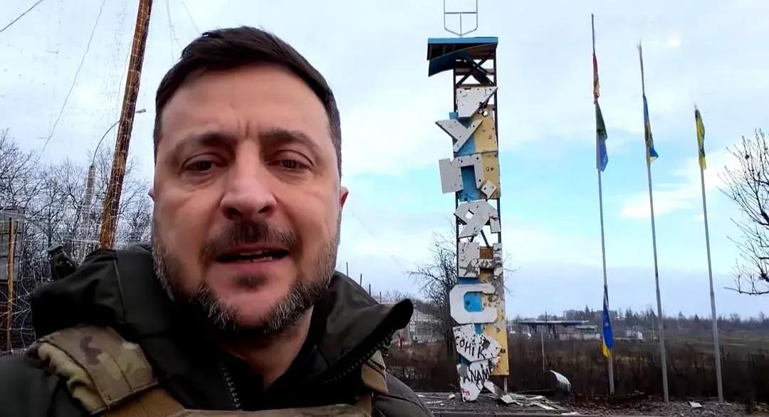 泽连这回真是豁出去了，直接把三个旅的预备队填进了库皮扬斯克战役。
他前脚刚在伦敦