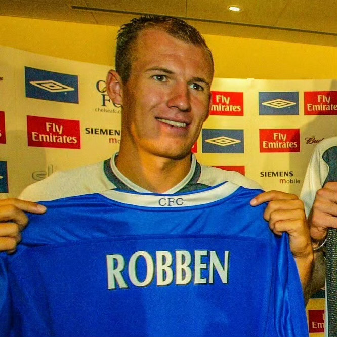 🔵📝 2004 年的今天，切尔西从埃因霍温队签下了阿尔扬·罗本。 🇳🇱当