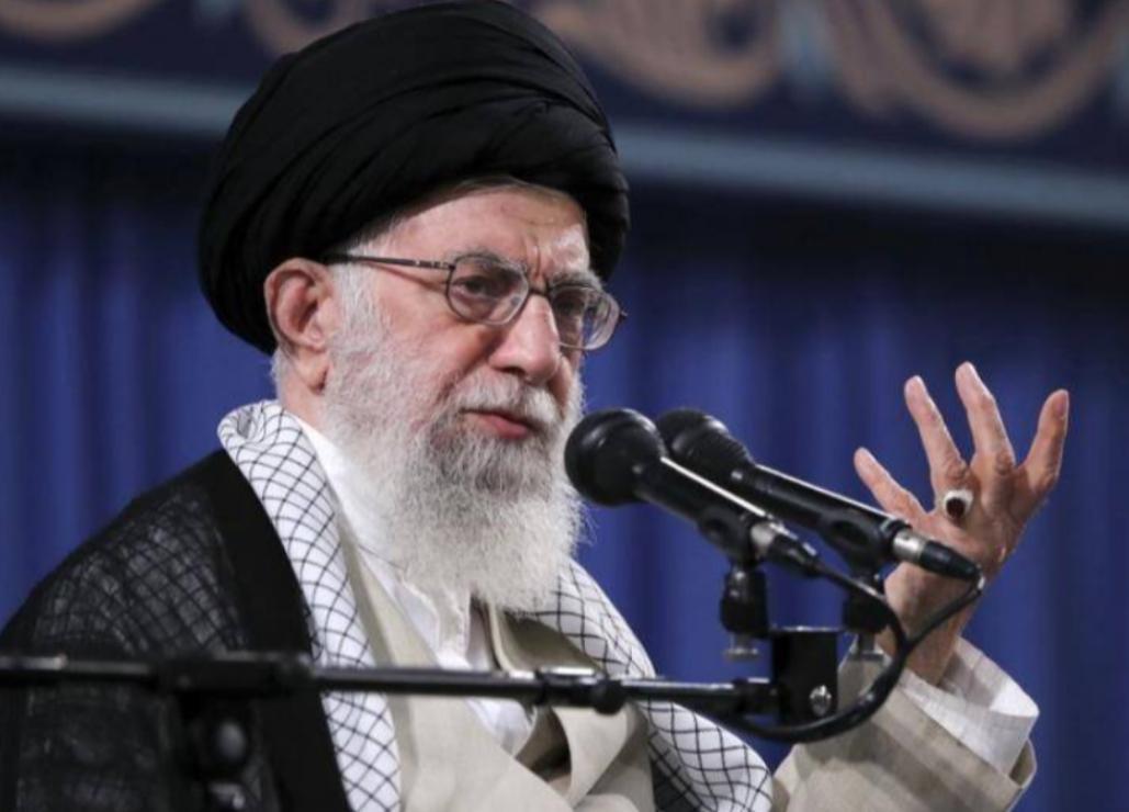 记者问特朗普，是谁说服了您暂停对伊朗动武，特朗普说：没人说服我，是我自己说服了自