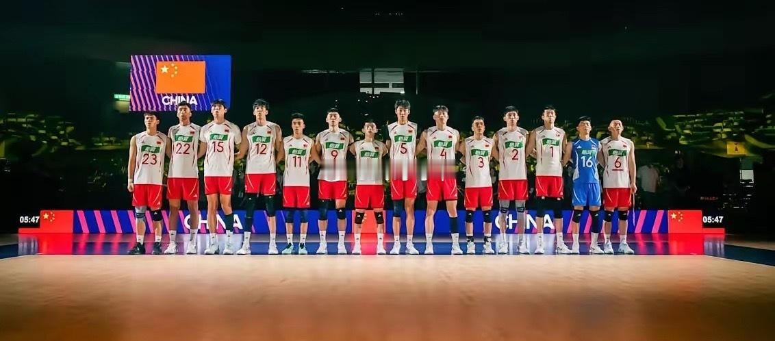 亚运会中国男排3-0横扫菲律宾，球员评分彭世坤85分，发扣拦好王滨85分，受伤离