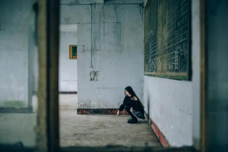 “你有没有后悔，放弃一个追求你的人”，这问题一下打开记忆。我从不后悔“放弃”本身