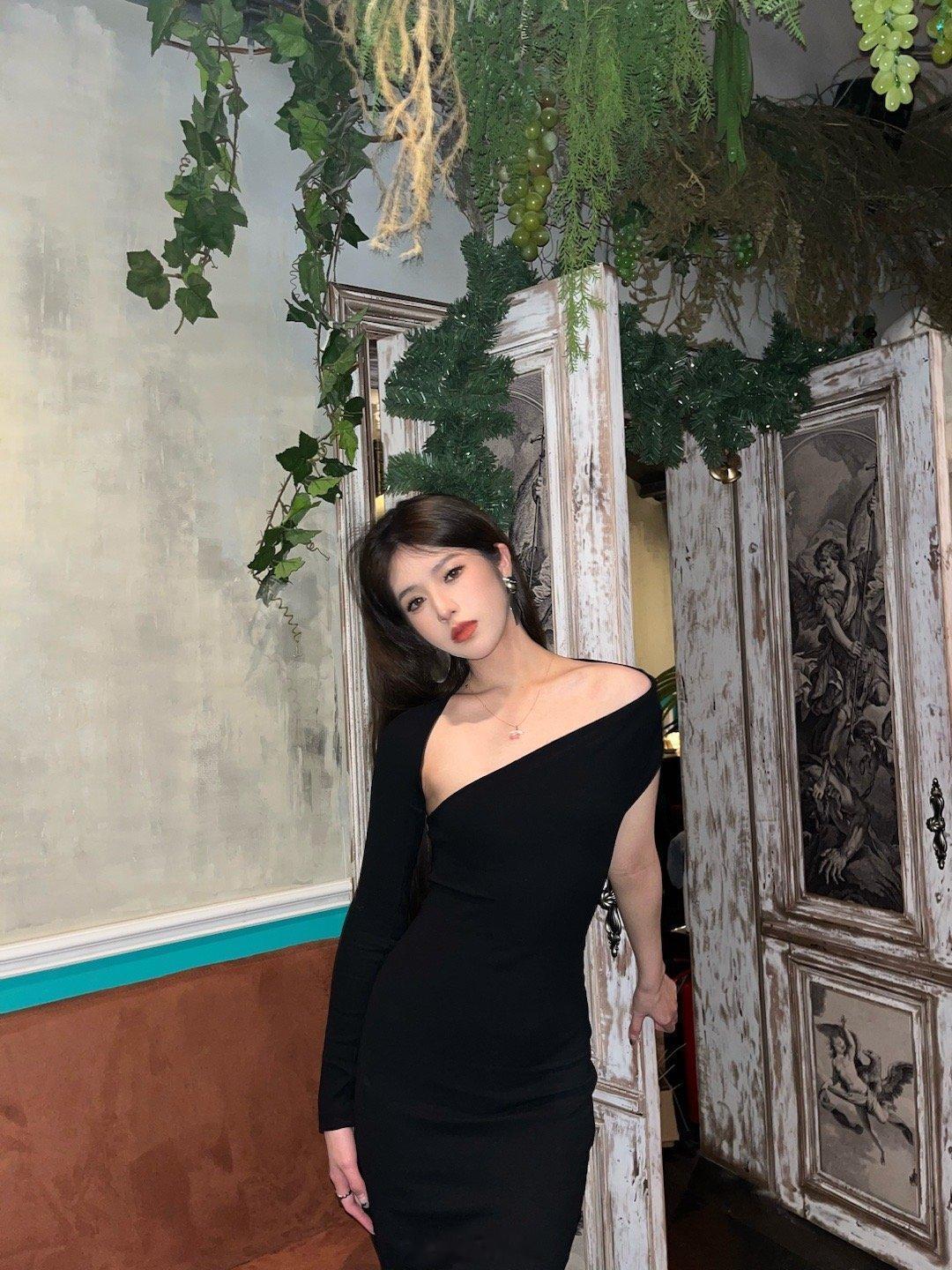 爱圣诞月🍷 