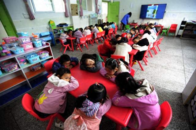 幼儿园午睡的隐形伤害，老师闭口不提，家长别傻傻不知情