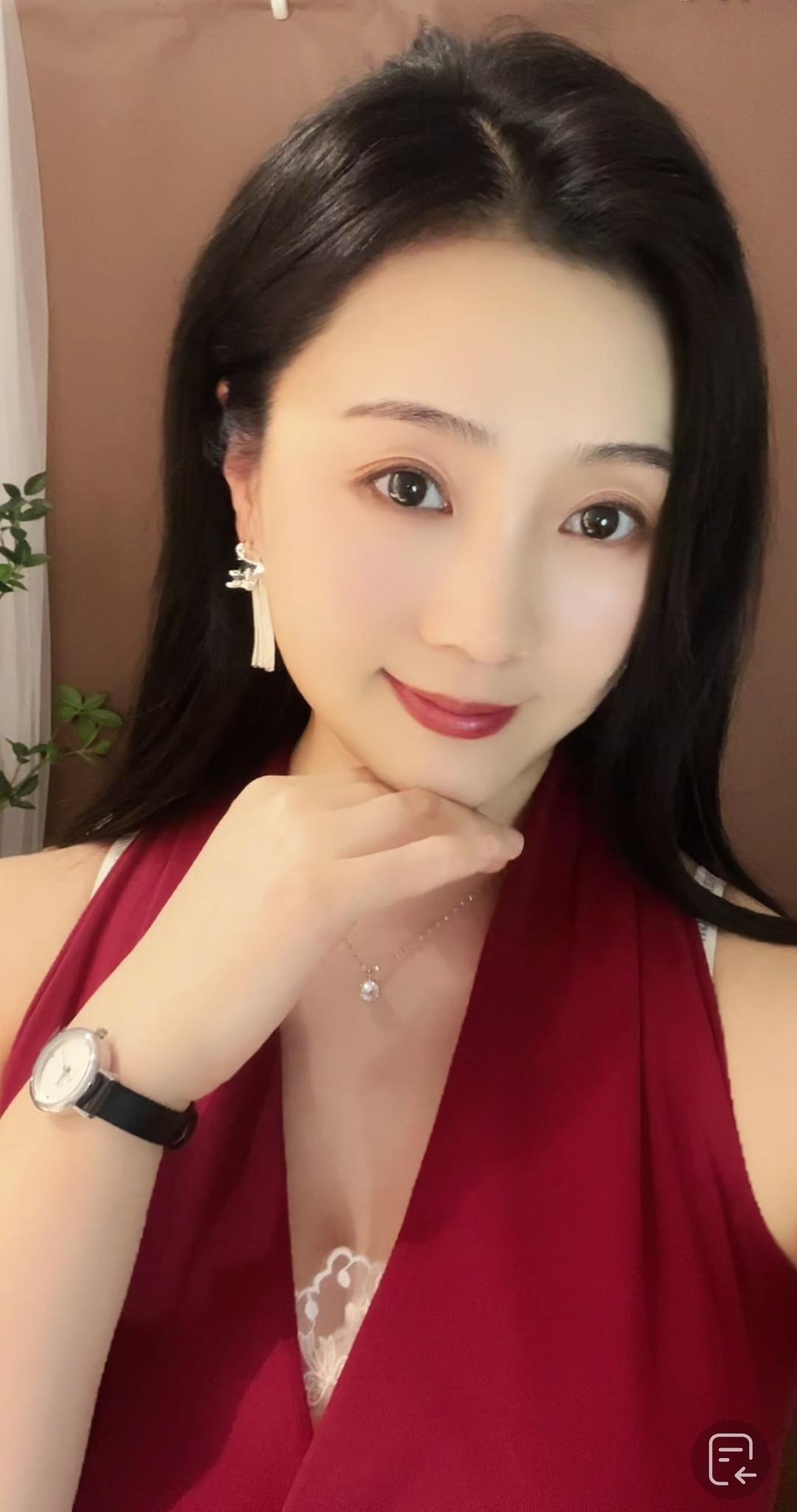 有些爱是要不温不火中产生的，有些人是要细细品味才知道他的好的。女生极致的温柔 温