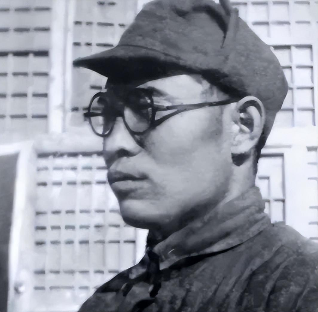 他是原国家副主席，1954年吞药自尽，毛主席：本想让他当个省委副书记

他曾是国