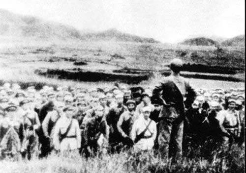 1949年，31军在剿匪时，副班长陈金庭误杀一个拿刀的村民，被判死刑。全镇百姓到
