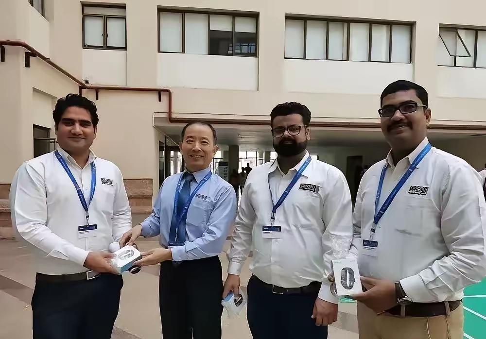 印度人能无耻到什么地步，在深圳，他们可以成立技术非常低级的技术公司，然后以中国的