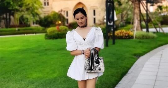 杜锋妻子近况：辞去公职创业成功，独自带3