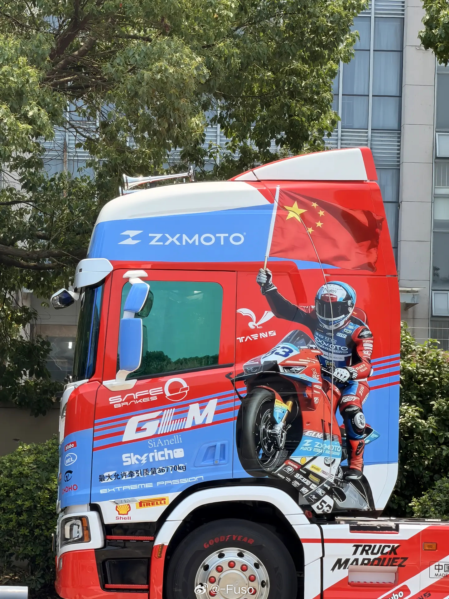 斯堪尼亚 × 张雪机车 
