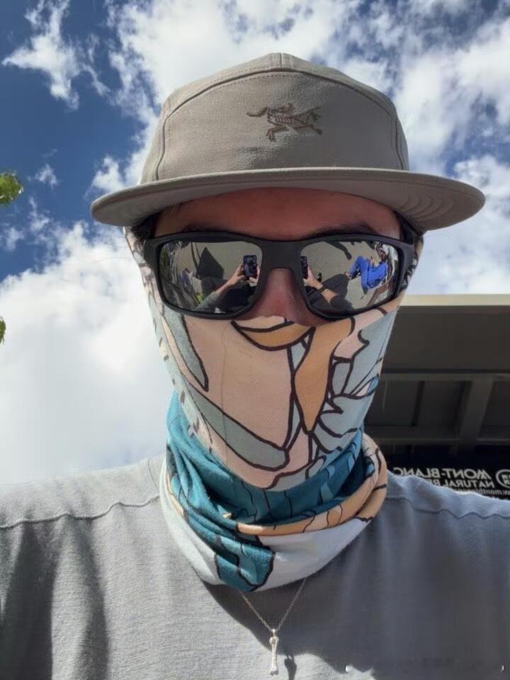 啊啊啊啊老公发ins啦！都是自拍耶，今天太幸福了！第五张的表情好可爱啊 ​​​