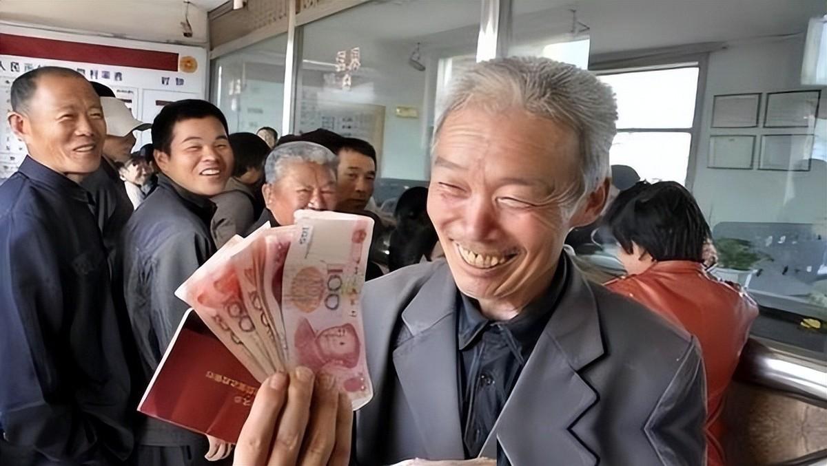 官方再度提及 “加薪”！2026 年薪资上调将至，3 大信号，哪些人能够受益？