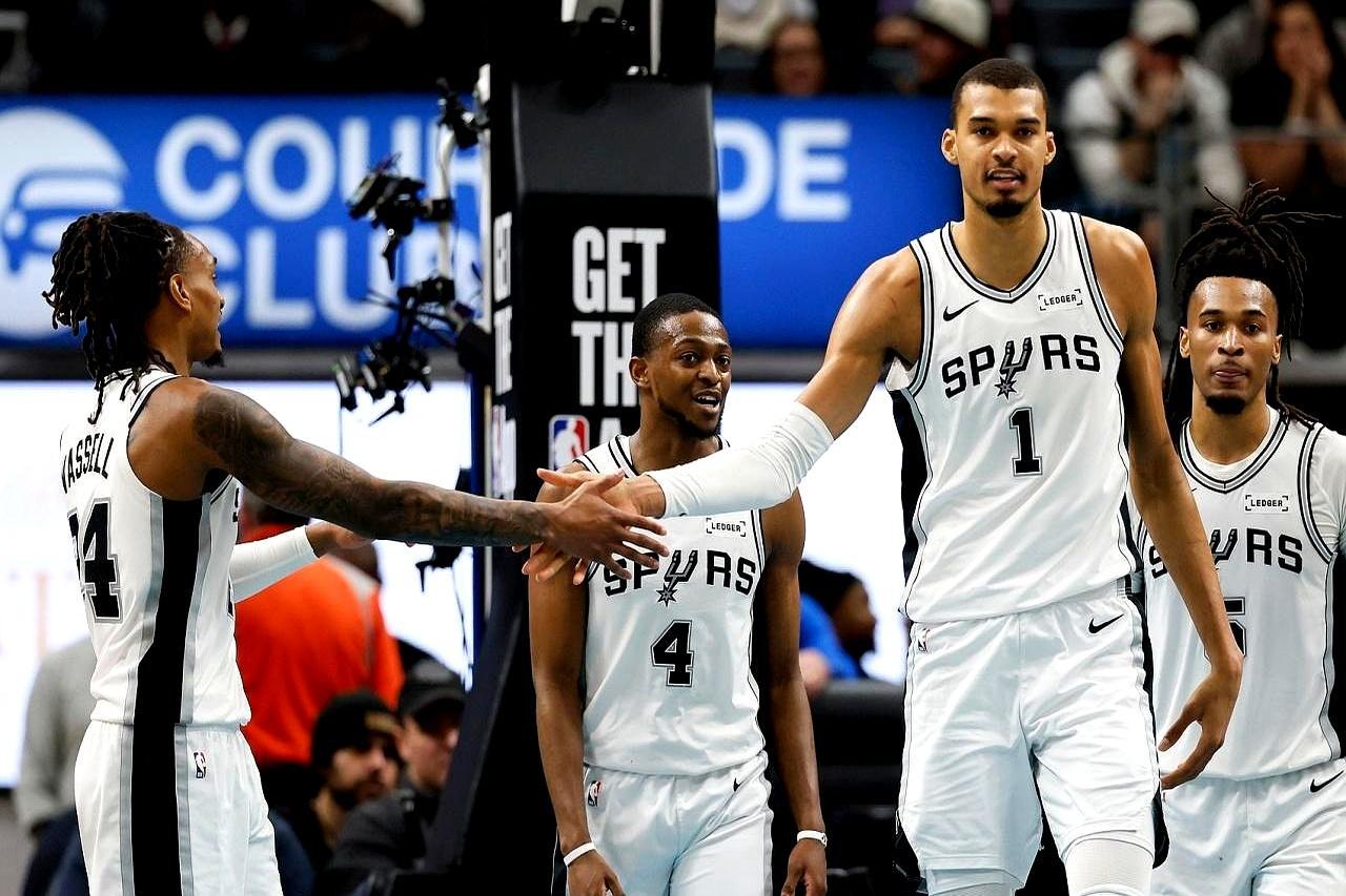 马刺把9号秀直接裁了，眼都不眨。
 
不是交易，是买断。2022年的乐透签，场均