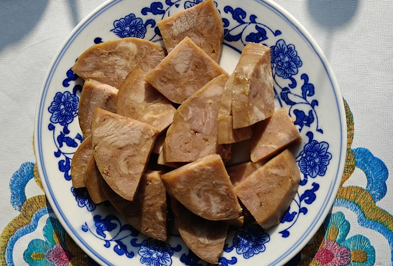 李全德小肚，无论是品相还是味道，都要甩天福号的小肚几条街了。前几天吃了天福号的小