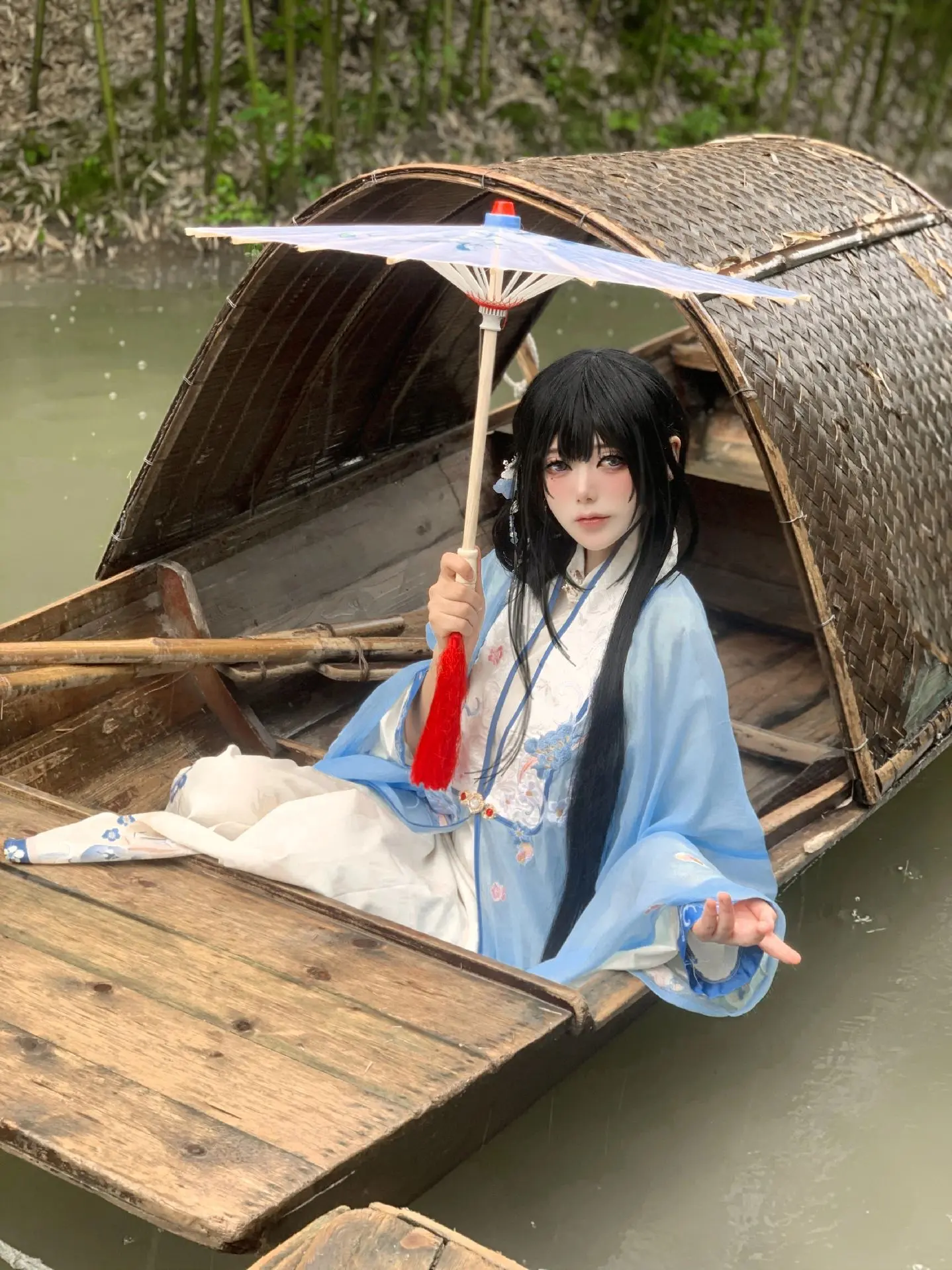 良爷，要不  牵一下我的手吧。