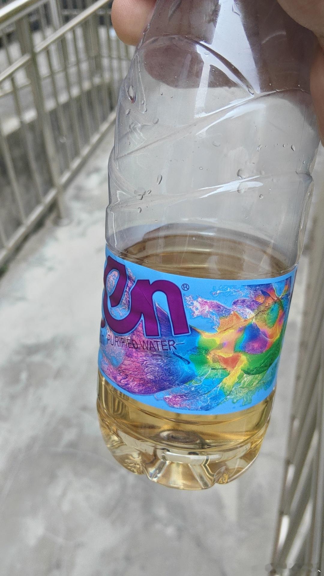 昨天带孩子参加他表姐的生日会，回来有点沮丧，说姐姐越来越高了，自己恐怕追不上了！