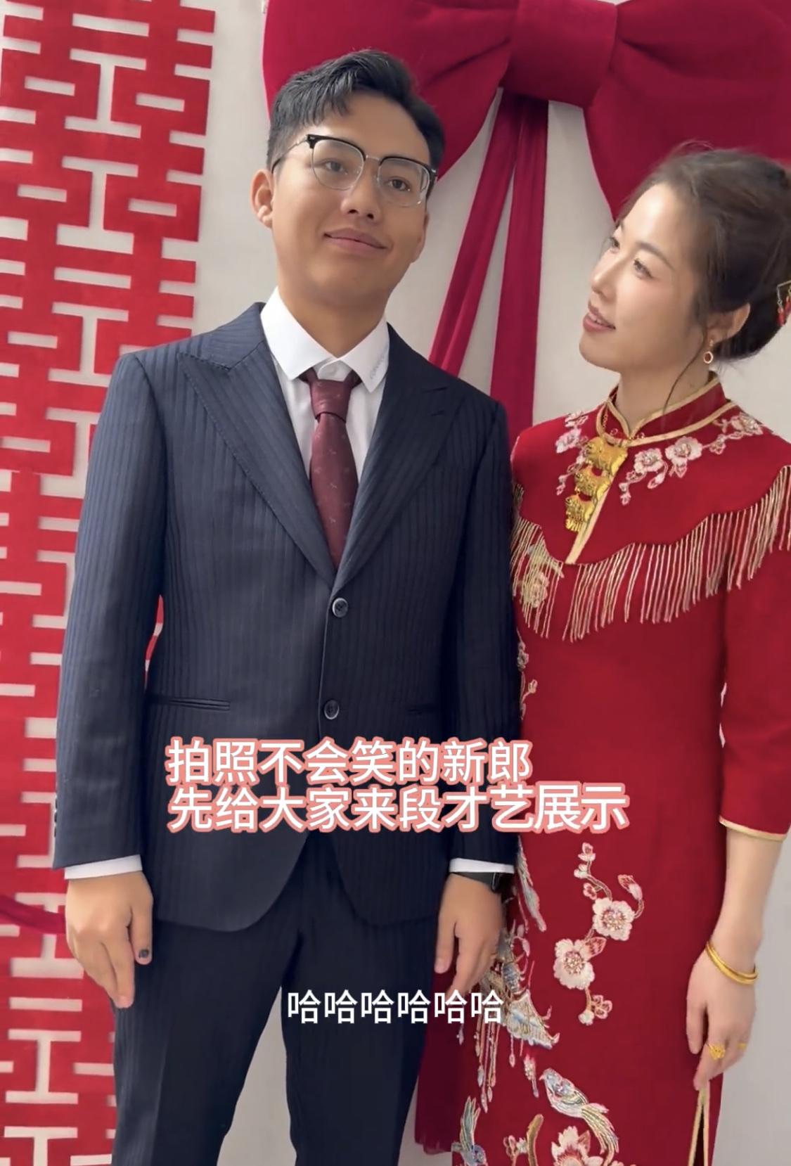 厦门小伙张宇大学一毕业，转身就把自己高一的生物老师兼班主任林晓燕娶回了家。 
 
