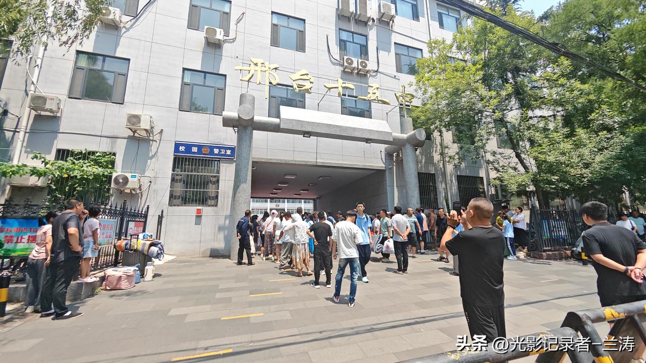 神兽喜提暑假，家长的清闲时光正式下线
 
总算熬完期末考，孩子迎来期盼已久的暑假