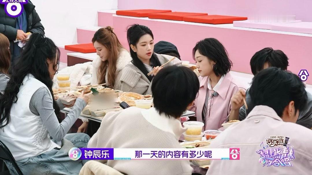 钟辰乐被内娱选秀震撼到了全程代入钟辰乐视角，近距离感受内娱选秀的快节奏与强压力，