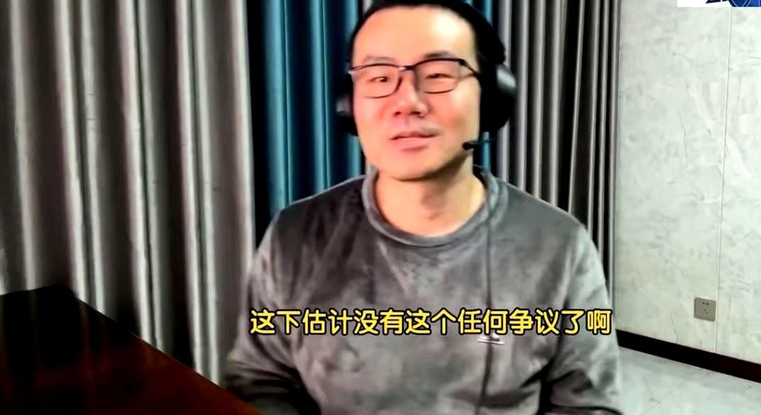 每次刷到徐静雨，都感觉他把我们球迷心里那股憋屈劲儿，全给吼出来了。
他骂雷迪克“