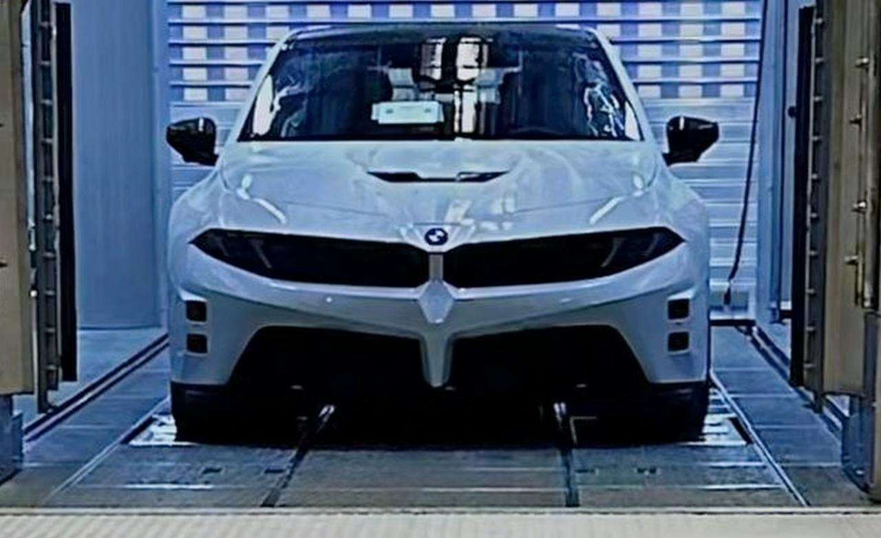 宝马i3性能版图片曝光 有可能叫iM3或叫i3M
 
外观，前脸封闭式双肾格栅＋