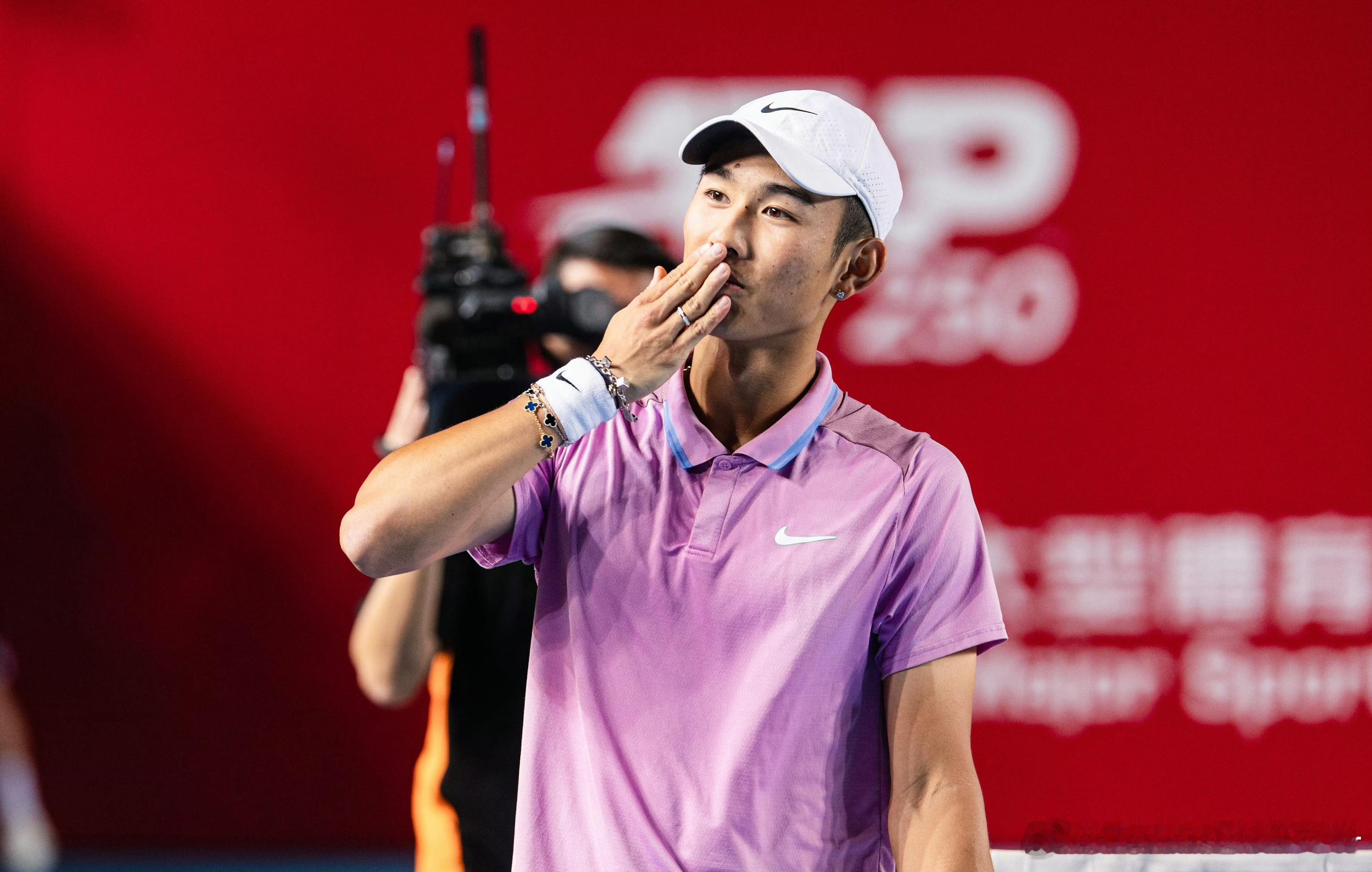 商竣程晋级四强  🔵ATP250香港男单1/4决赛✅🇨🇳商竣程1-6/6-