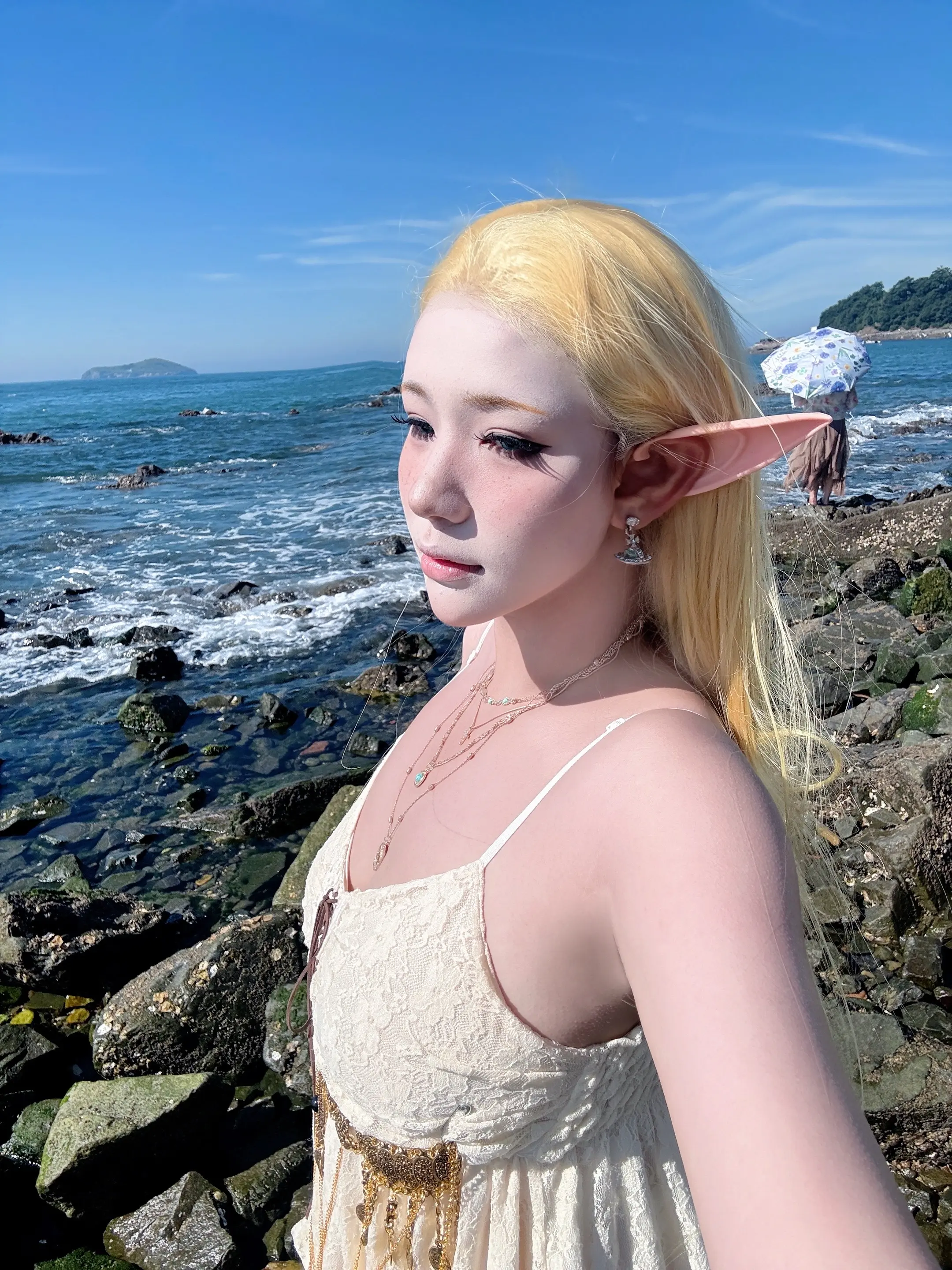 “我说你 可曾想过变成风吗” 搭的是某金发绿眼美女... 不太想就不打...