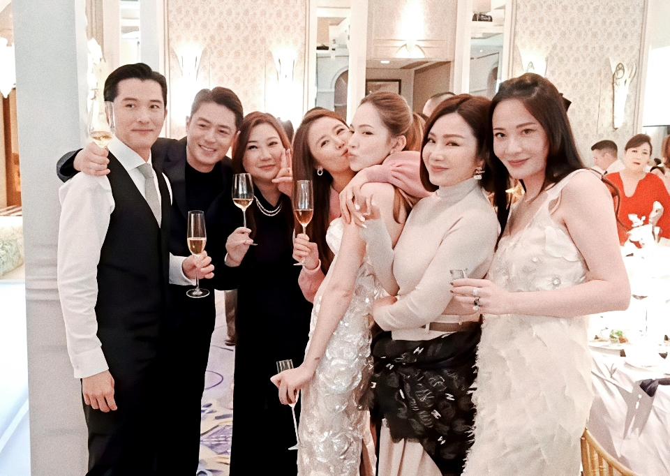 像极了王子与公主的幸福故事！想知道是谁能站在霍建华林心如邱泽许玮甯中间合影？绝不