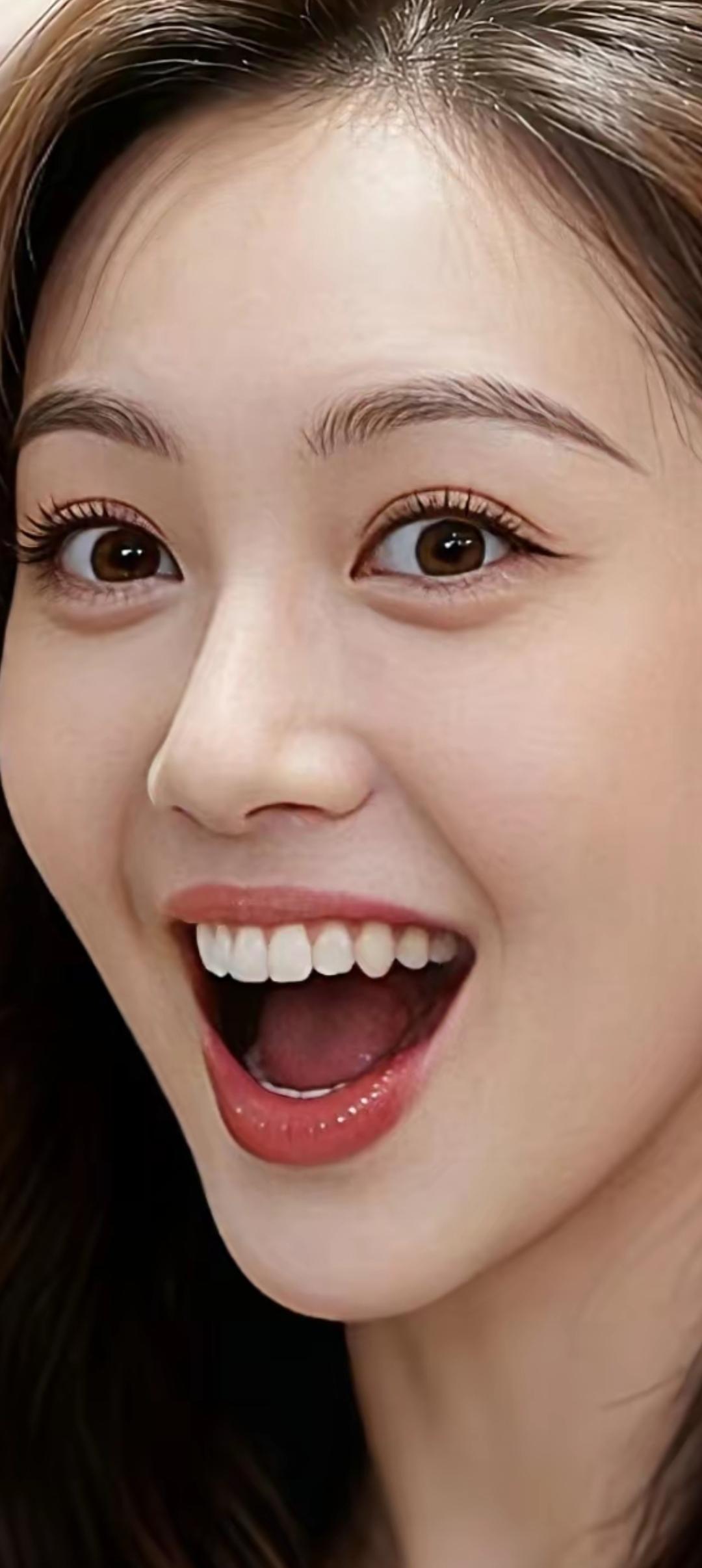 元气满满的一天，从灿烂的笑容开始！😄✨