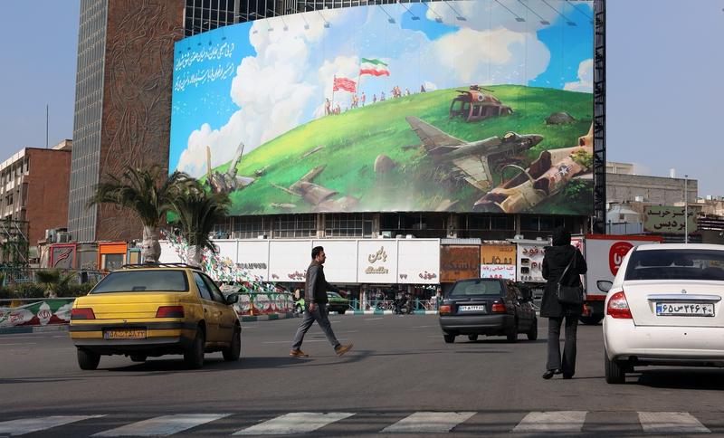 3月21日，英媒消息称，英国准许美国使用其费尔福德空军基地和迪戈加西亚岛，对霍尔