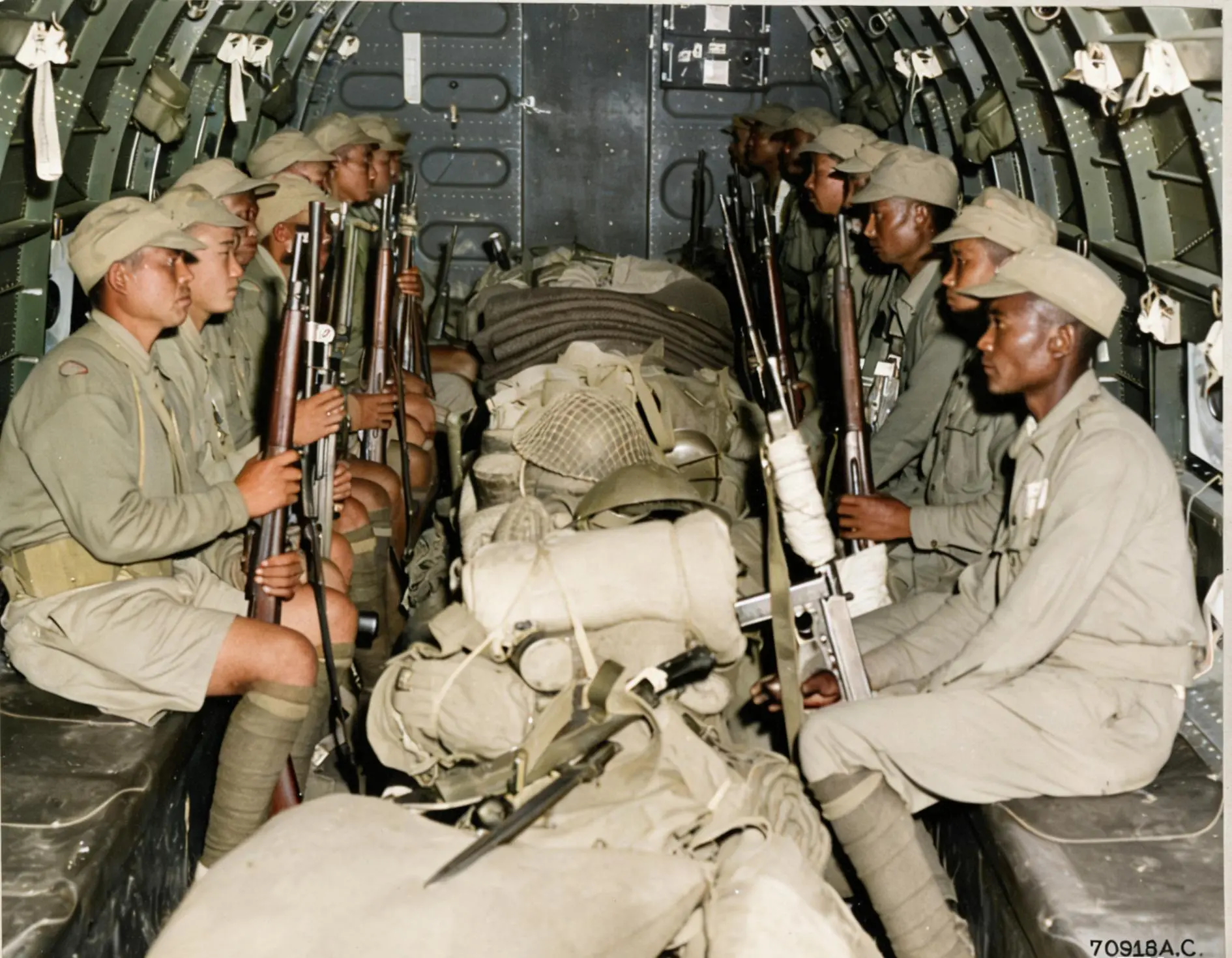 舱内静默，枪械与行囊低语着使命；岁月尘封，却掩不住那一代人的坚毅目光。