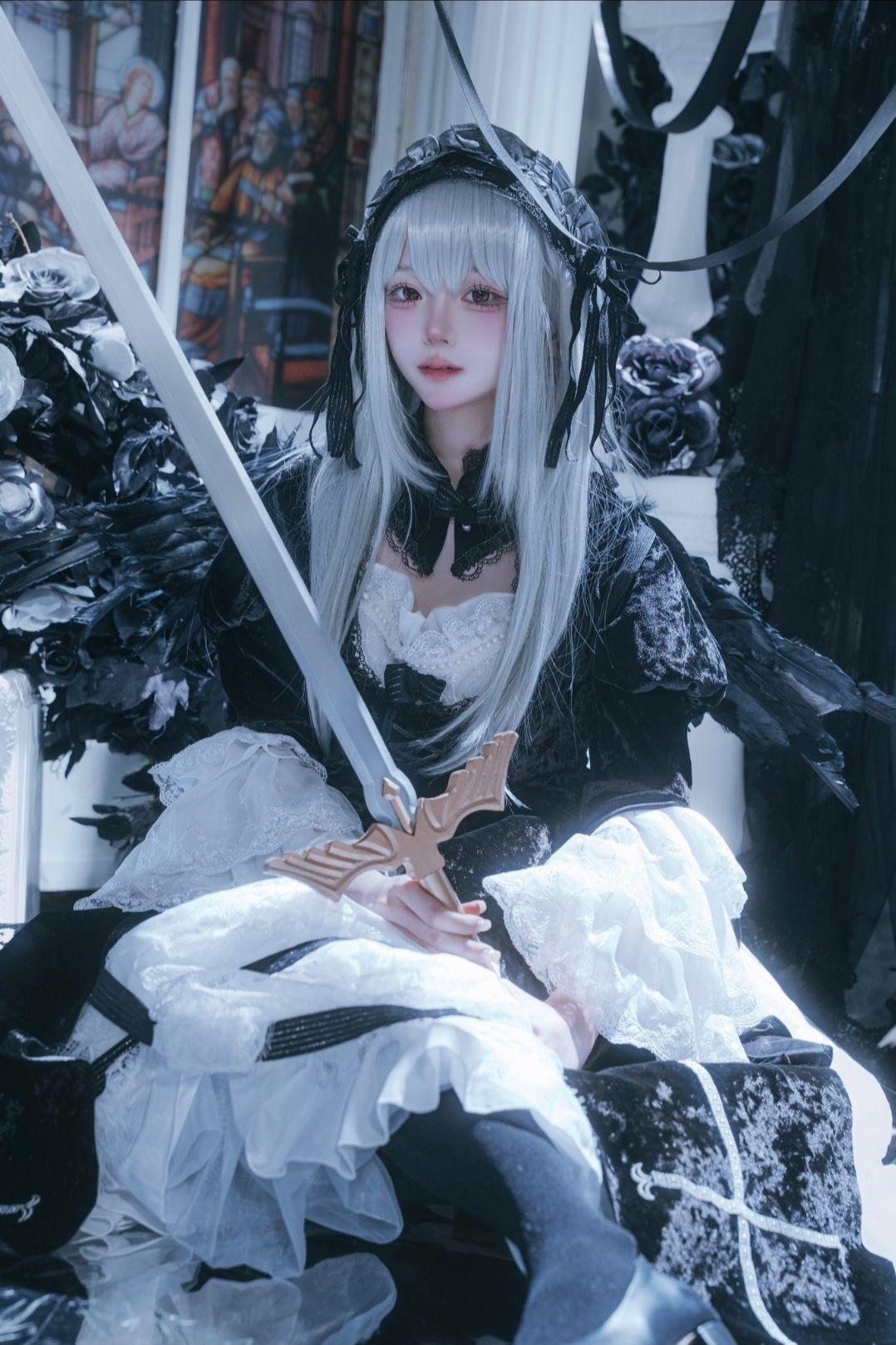 《蔷薇少女》病娇黑暗系。