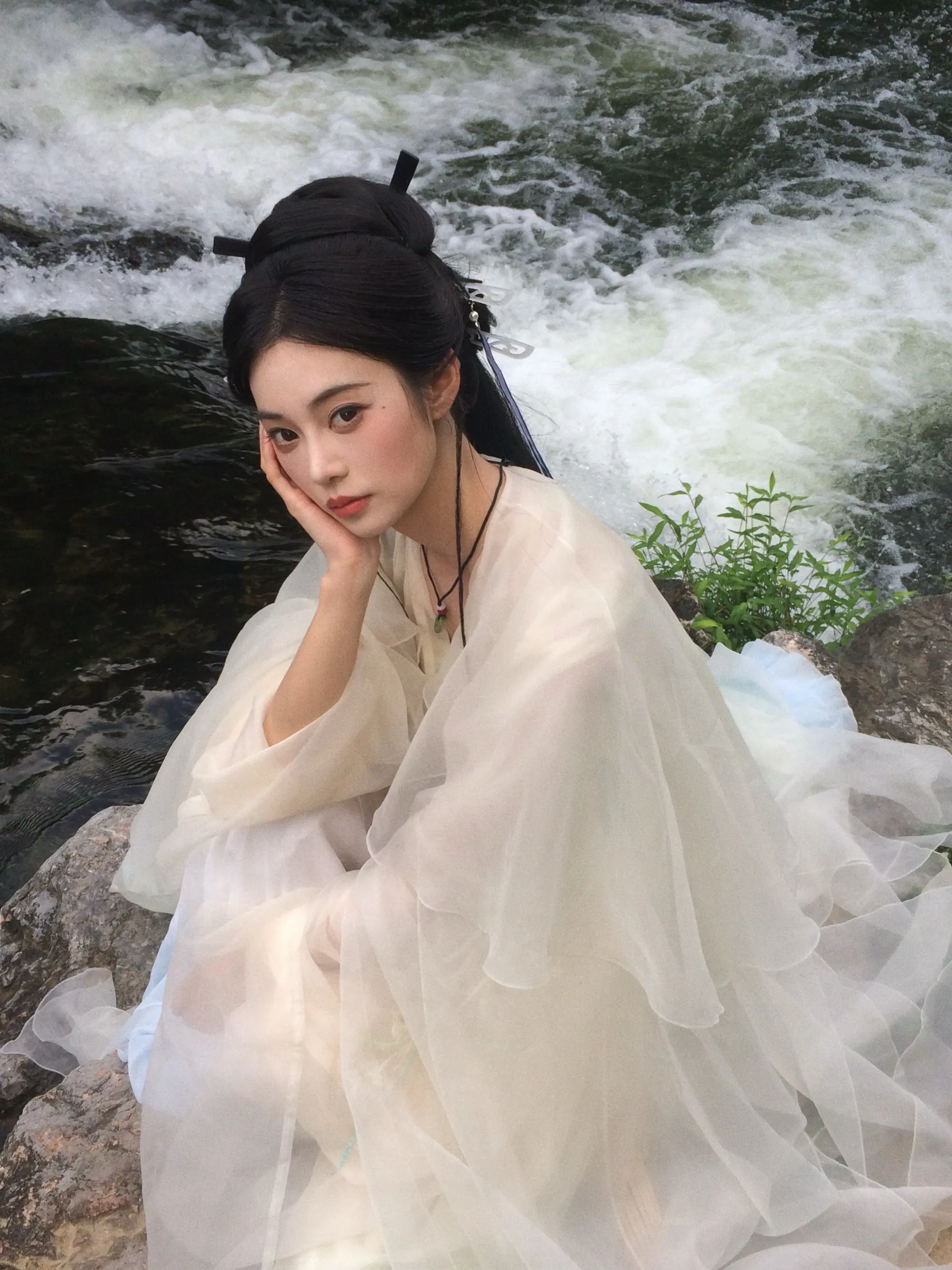 拍到了小鞠的路透。当然要用叹云兮了！是不是第一个出这套路透的