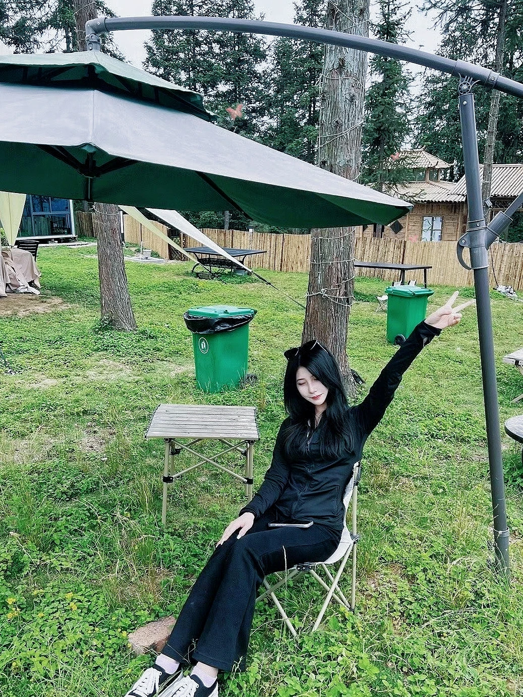 救命！被这绿色森林和小黑猫硬控了🍃