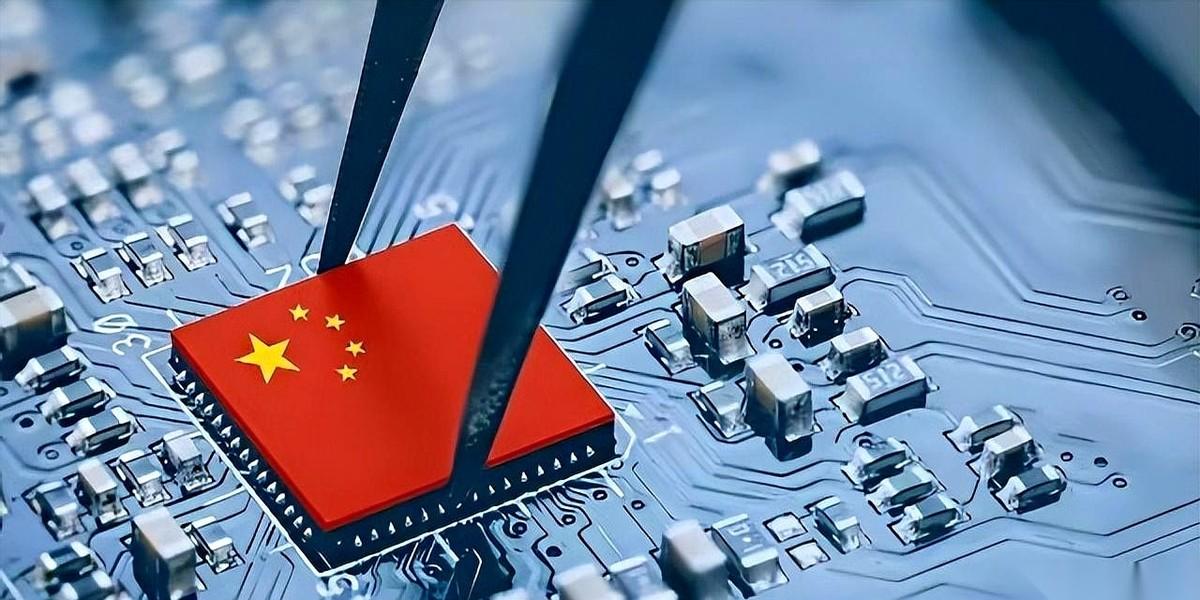 日经亚洲那边突然曝了个猛料，说国内所有芯片厂，都收到了一道硬命令。
今年年底前，