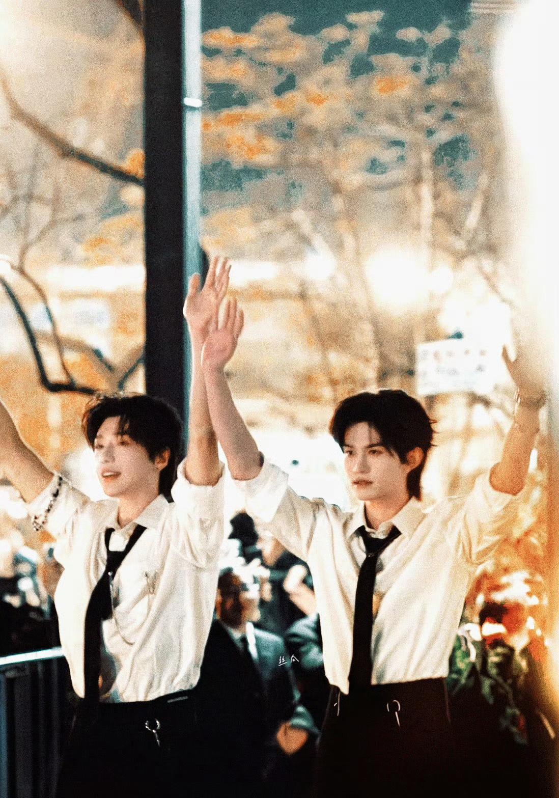 我算发现了，郝熠然（普普）的直播间，打头阵的永远不是她自己。
无论是卡姿兰的场子