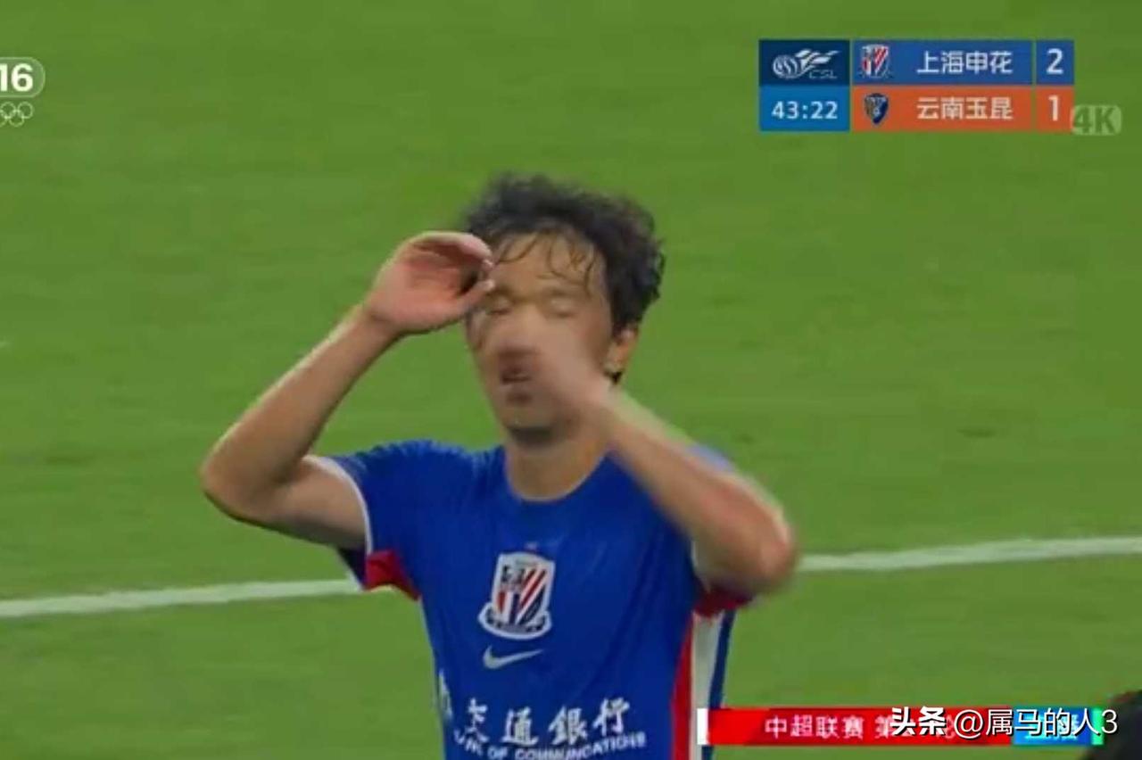 上海申花踢开了！
中超第27轮上半场虽然被吹掉了一个球，但依然2：1领先。
一粒