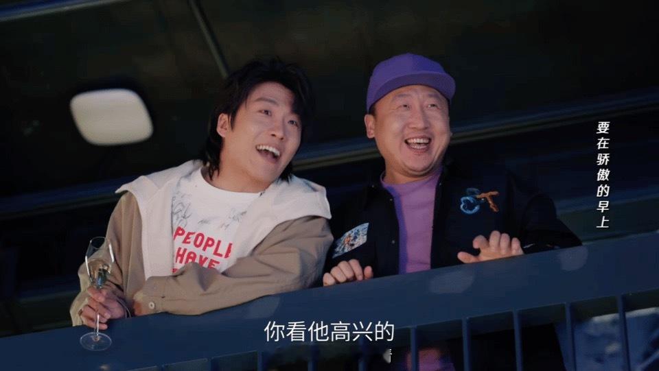 网吧都已经进化到能开live了 从“想赔钱”到“被迫赚钱”，裴谦的网吧进化论太魔