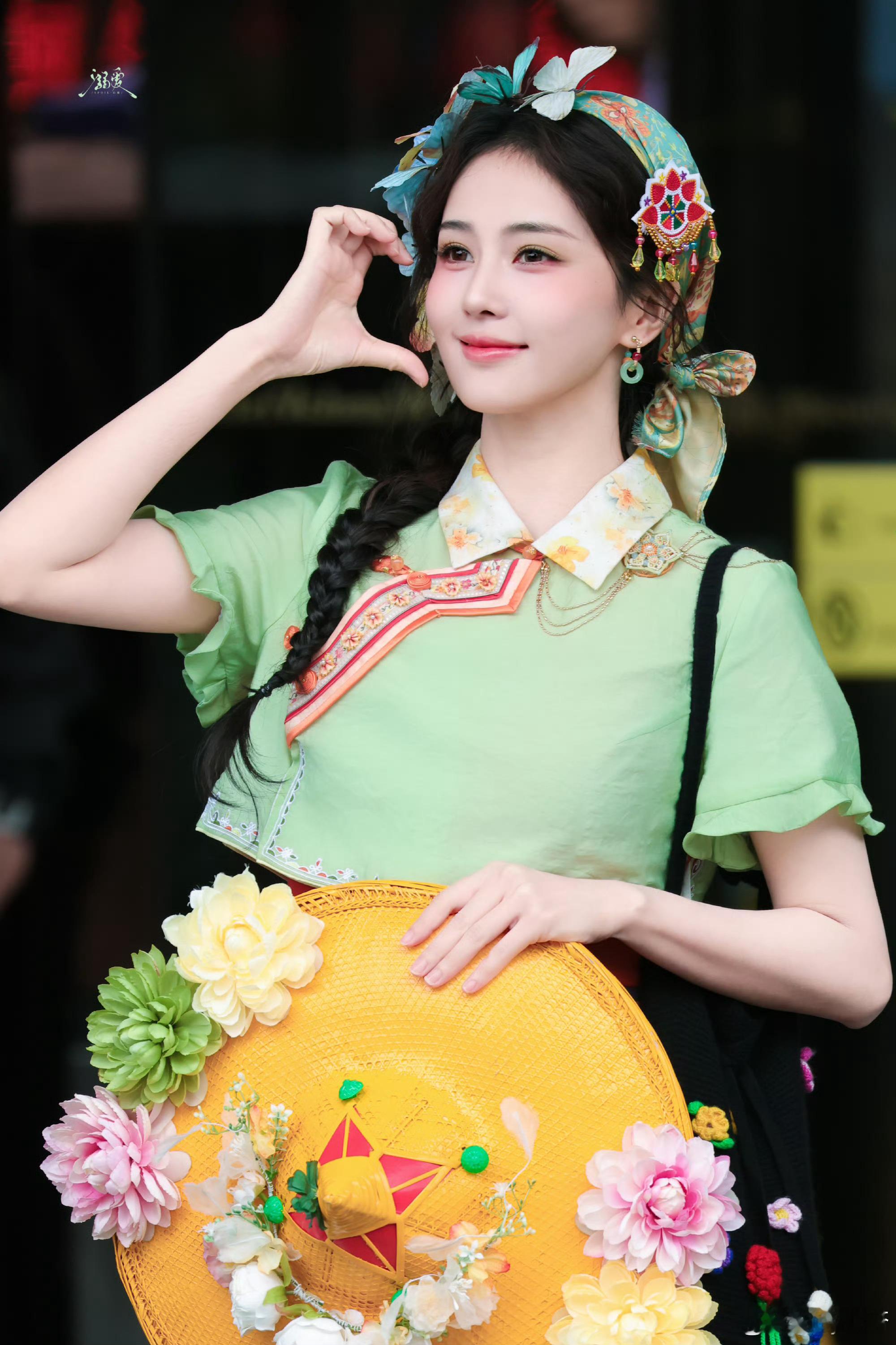 白鹿好适合当春日头像的一组花动一山春色 