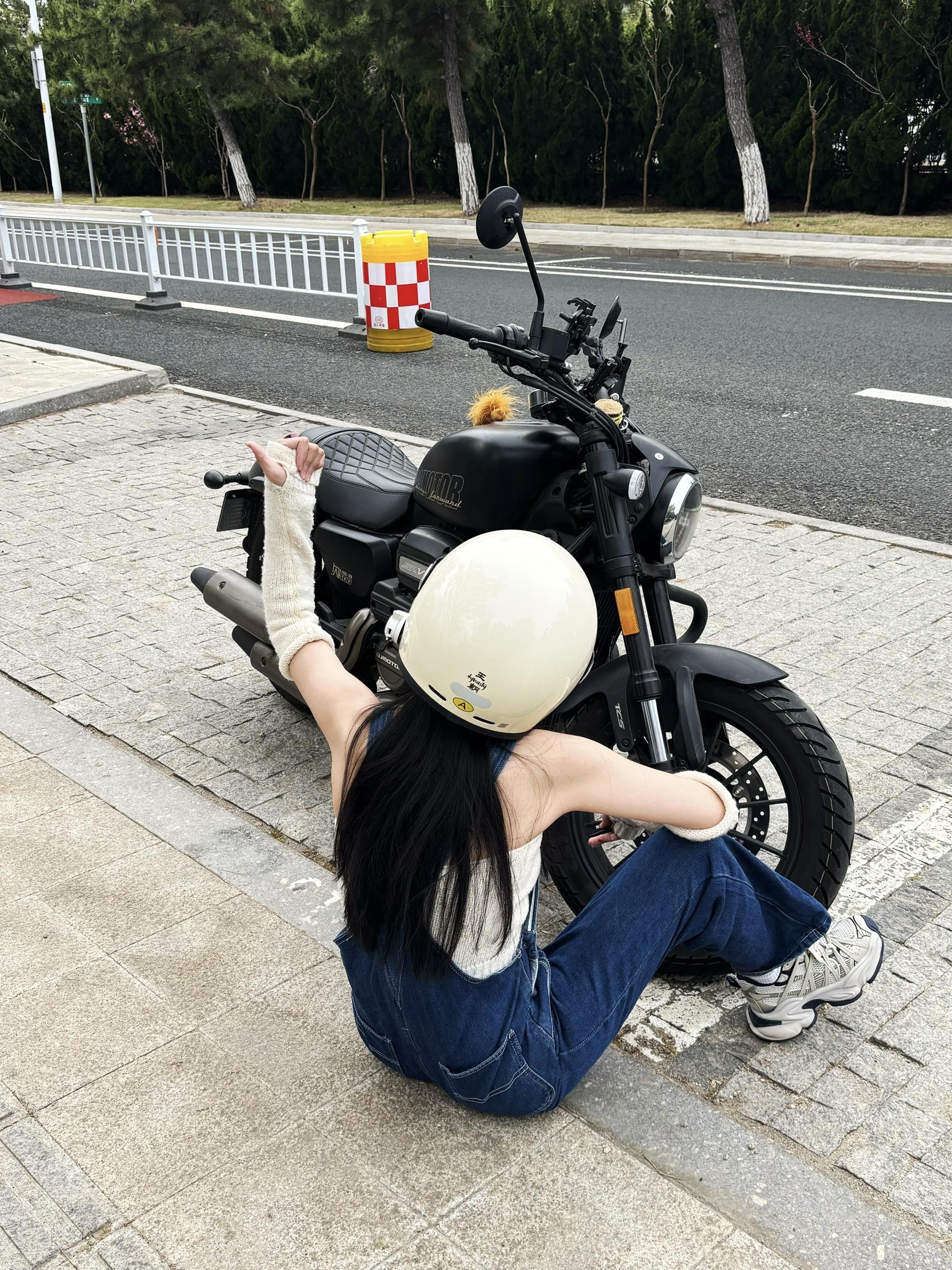 哈哈。 喜欢机车的看这里哦