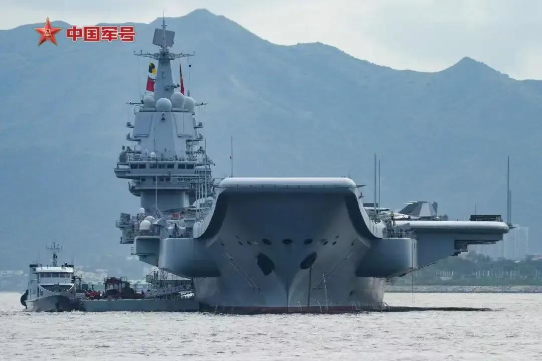 这是我们自己的海上长城
 
站在维港岸边，看着山东舰舰体破浪而来，那一刻眼眶瞬间