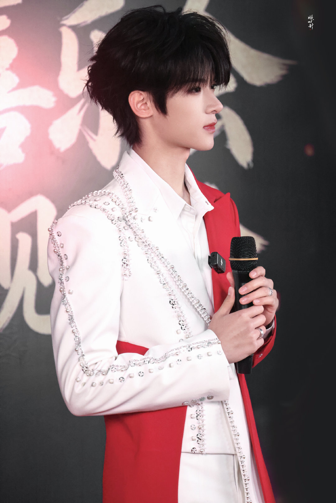 张峻豪元宵晚会路透张峻豪元宵晚会国风妆造 帅晕了！期待明天舞台  娱乐